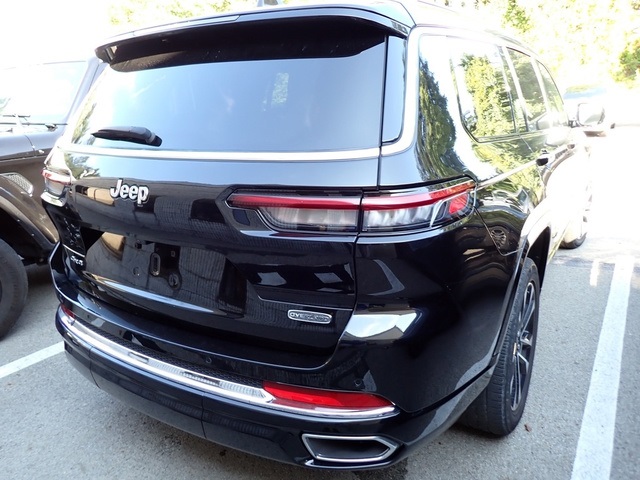 2023 Jeep Grand Cherokee Overland photo 4