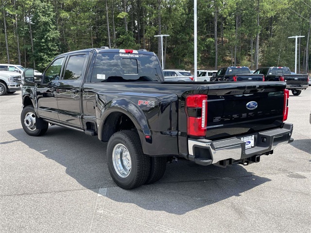2025 Ford F-350 Lariat photo 3