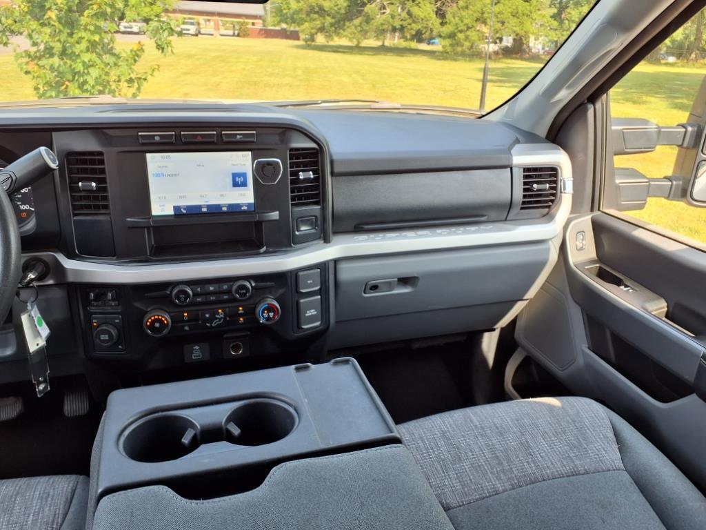 2024 Ford F-350 XLT photo 21