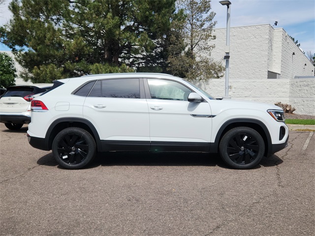 2025 Volkswagen Atlas Cross Sport SE Technology photo 2