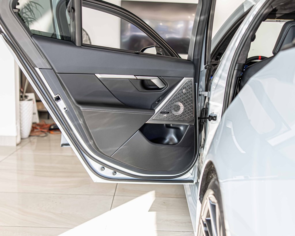 2025 BMW M5 - Image 35