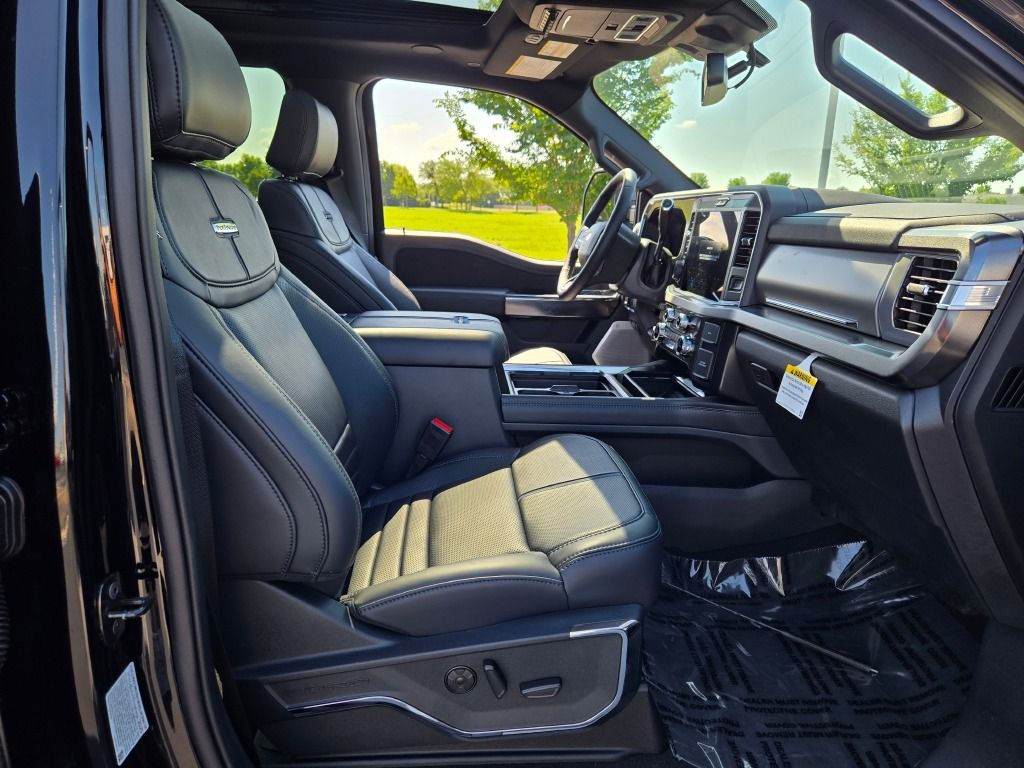 2025 Ford F-250 Platinum photo 6