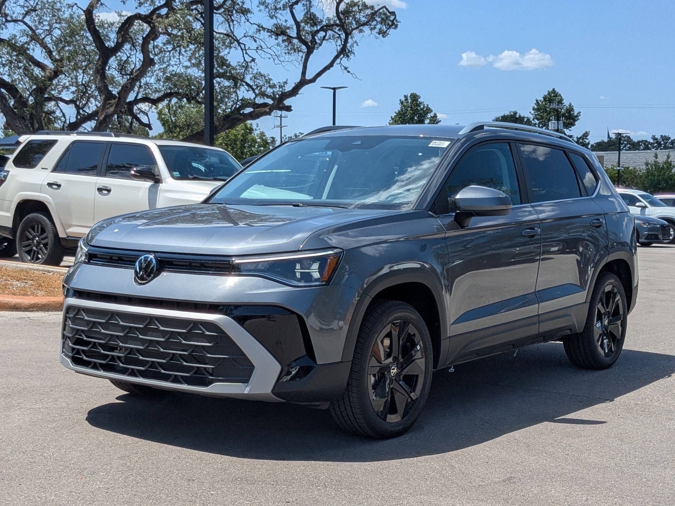 2025 Volkswagen Taos SE photo 4