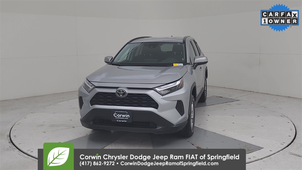 2024 Toyota RAV4 XLE photo 5