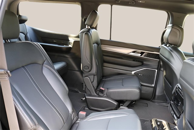 2025 Jeep Wagoneer Limited photo 17
