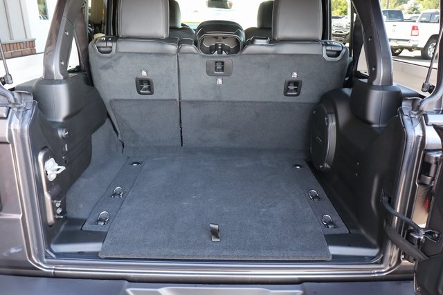 2025 Jeep Wrangler Sahara photo 35