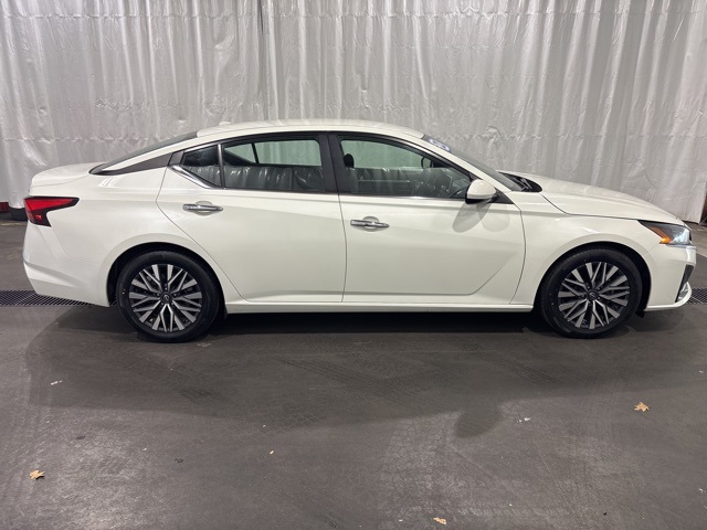 2023 Nissan Altima 2.5 SV photo 2