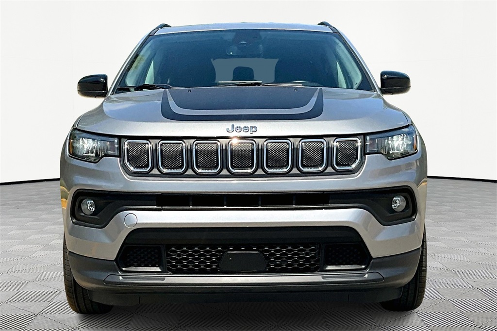 2022 Jeep Compass Latitude Lux photo 3