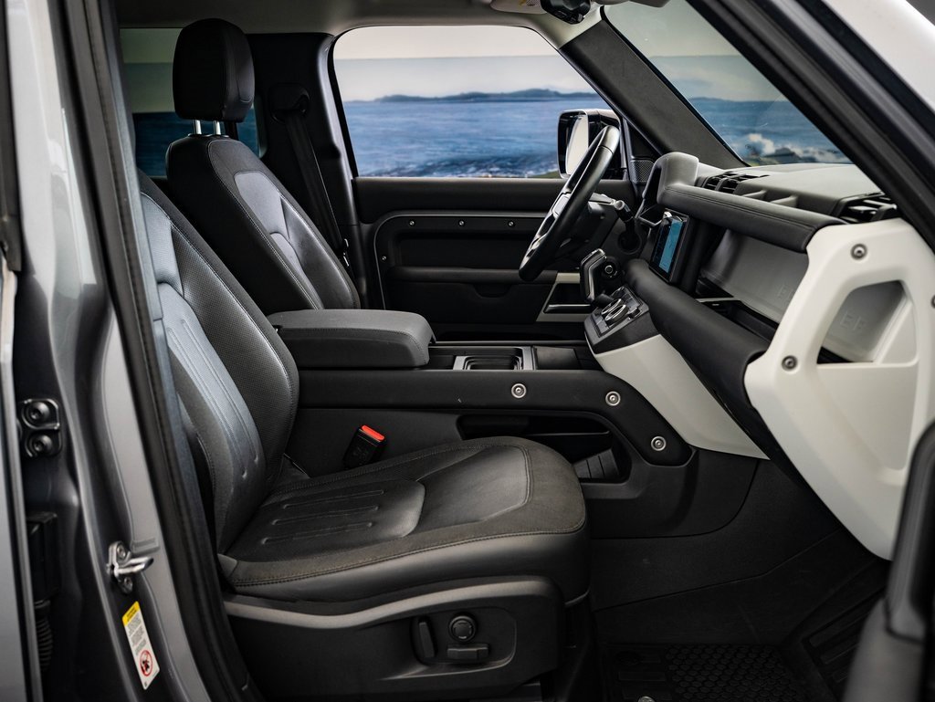 2020 Land Rover Defender 110 SE photo 21