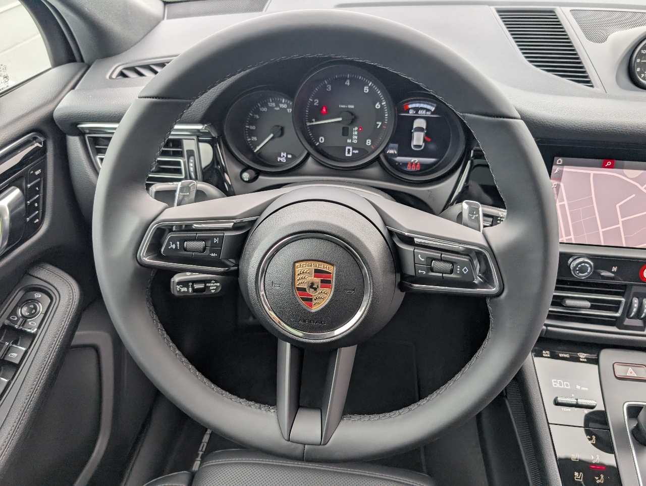 2025 Porsche Macan T photo 19