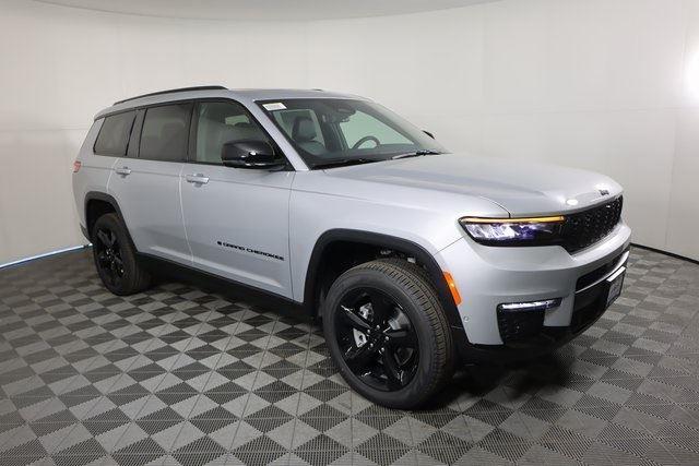 2025 Jeep Grand Cherokee Limited photo 2