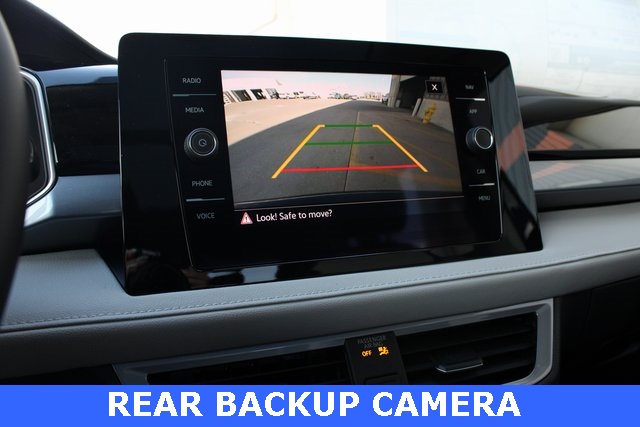 2025 Volkswagen Taos SEL photo 3