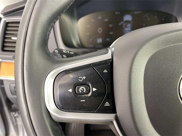 2022 Volvo XC90 T6 Momentum photo 15