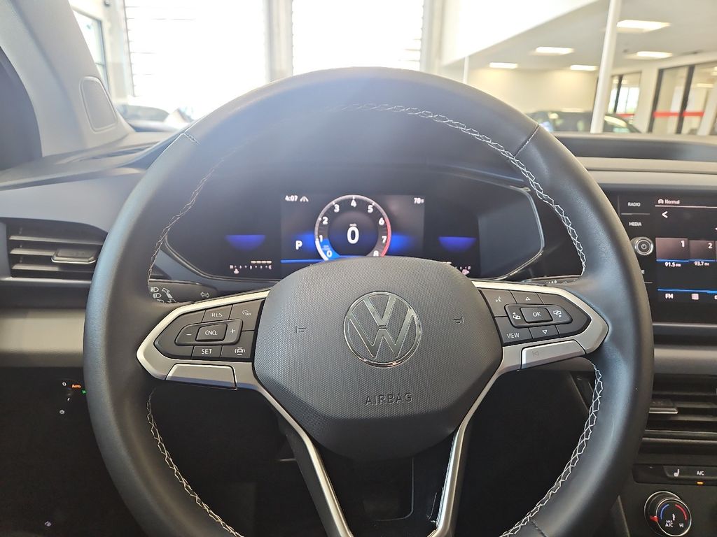 2022 Volkswagen Taos SE photo 9
