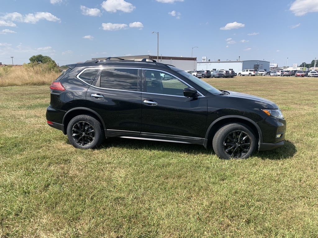 2018 Nissan Rogue SV photo 4