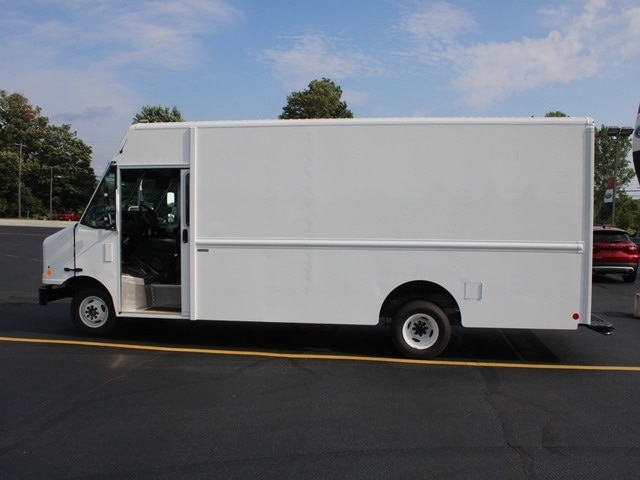 2024 Ford E-450 photo 4