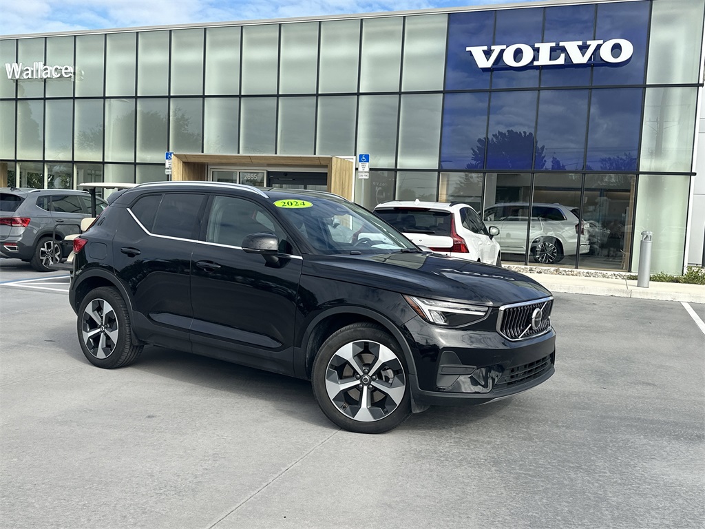 2024 Volvo XC40 Core's photo