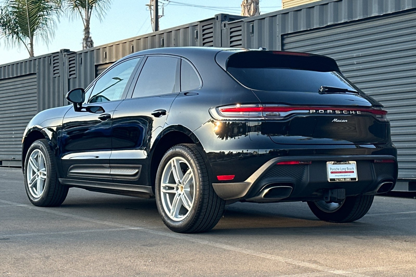 2024 Porsche Macan T photo 2