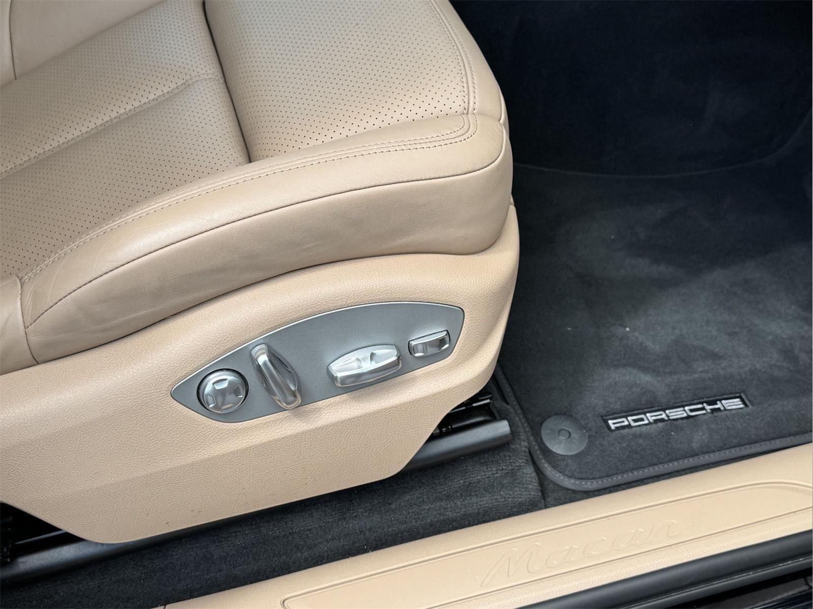 2021 Porsche Macan Base photo 23