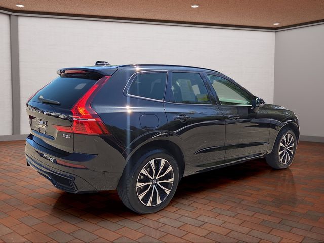 2025 Volvo XC60 B5 Plus photo 3