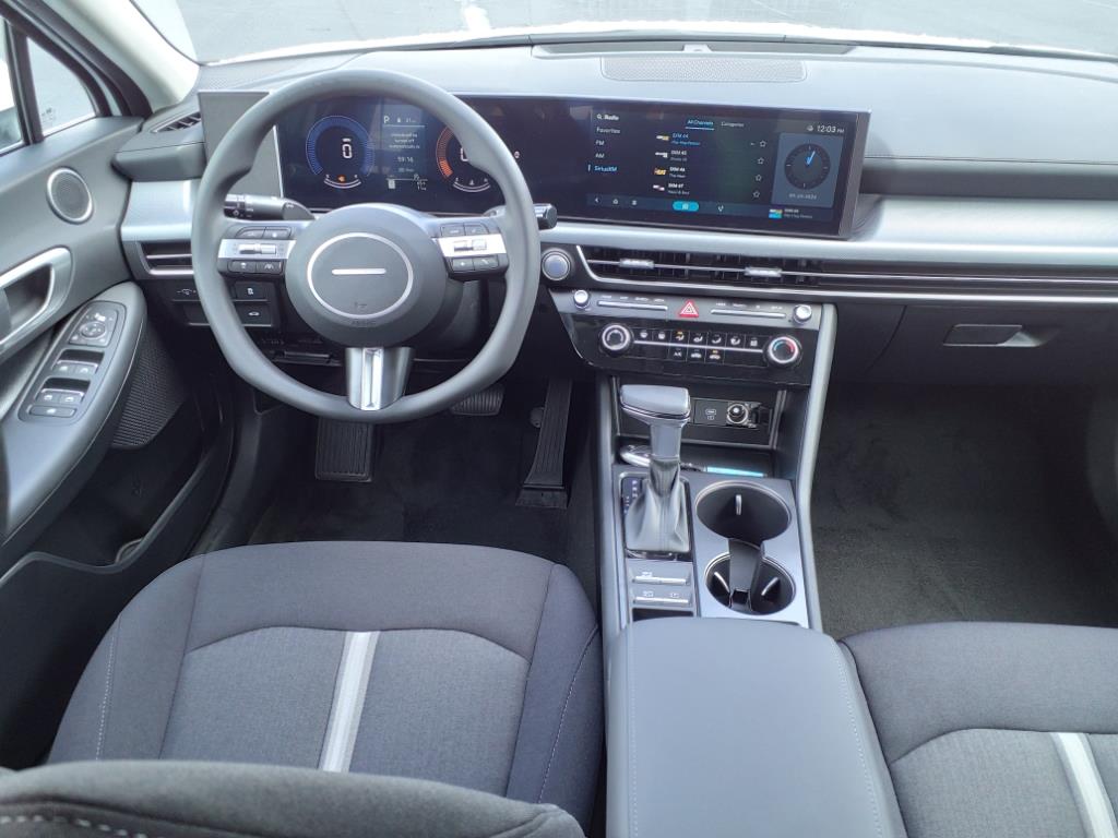 2025 Hyundai Sonata SE photo 3