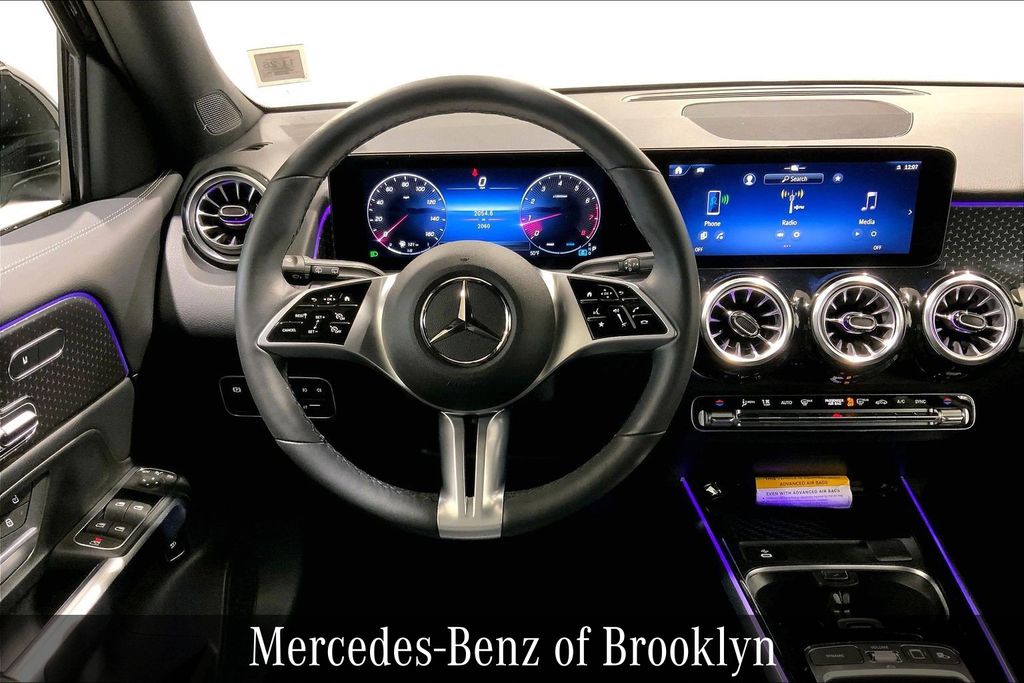 2025 Mercedes Benz GLB 250 4MATIC photo 4