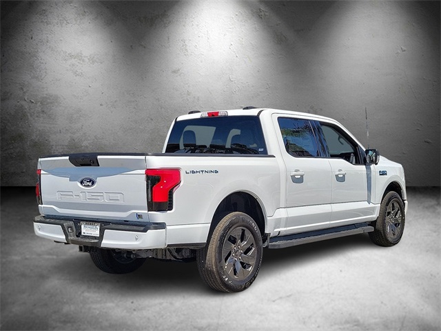 2025 Ford F-150 Lightning photo 3