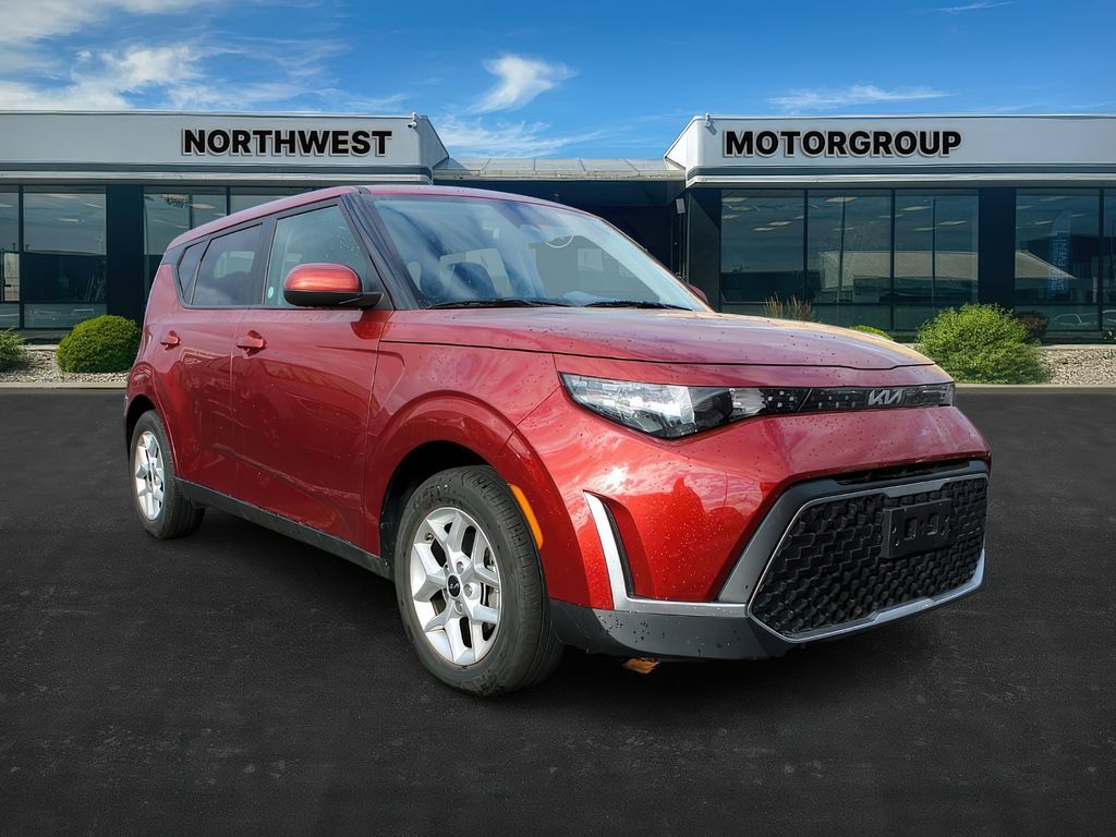 2024 Kia Soul LX's photo