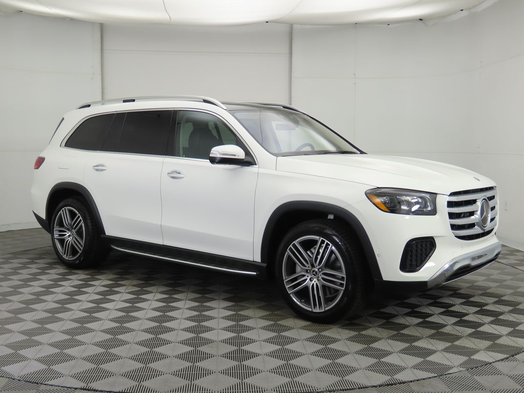 2026 Mercedes Benz GLS 450 4MATIC photo 3