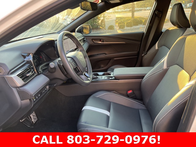 2025 Toyota Camry SE photo 6