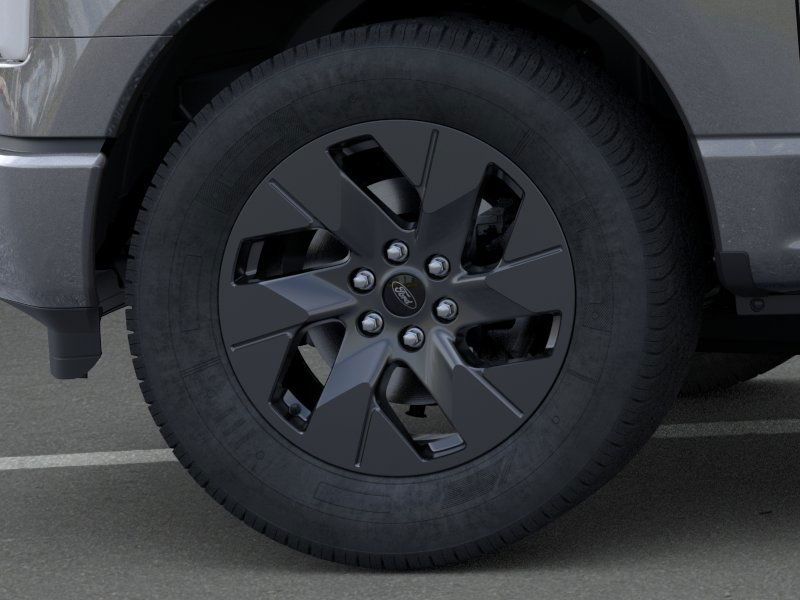 2025 Ford F-150 Lightning Lariat photo 19