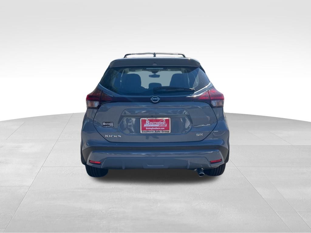 2024 Nissan Kicks SR photo 3