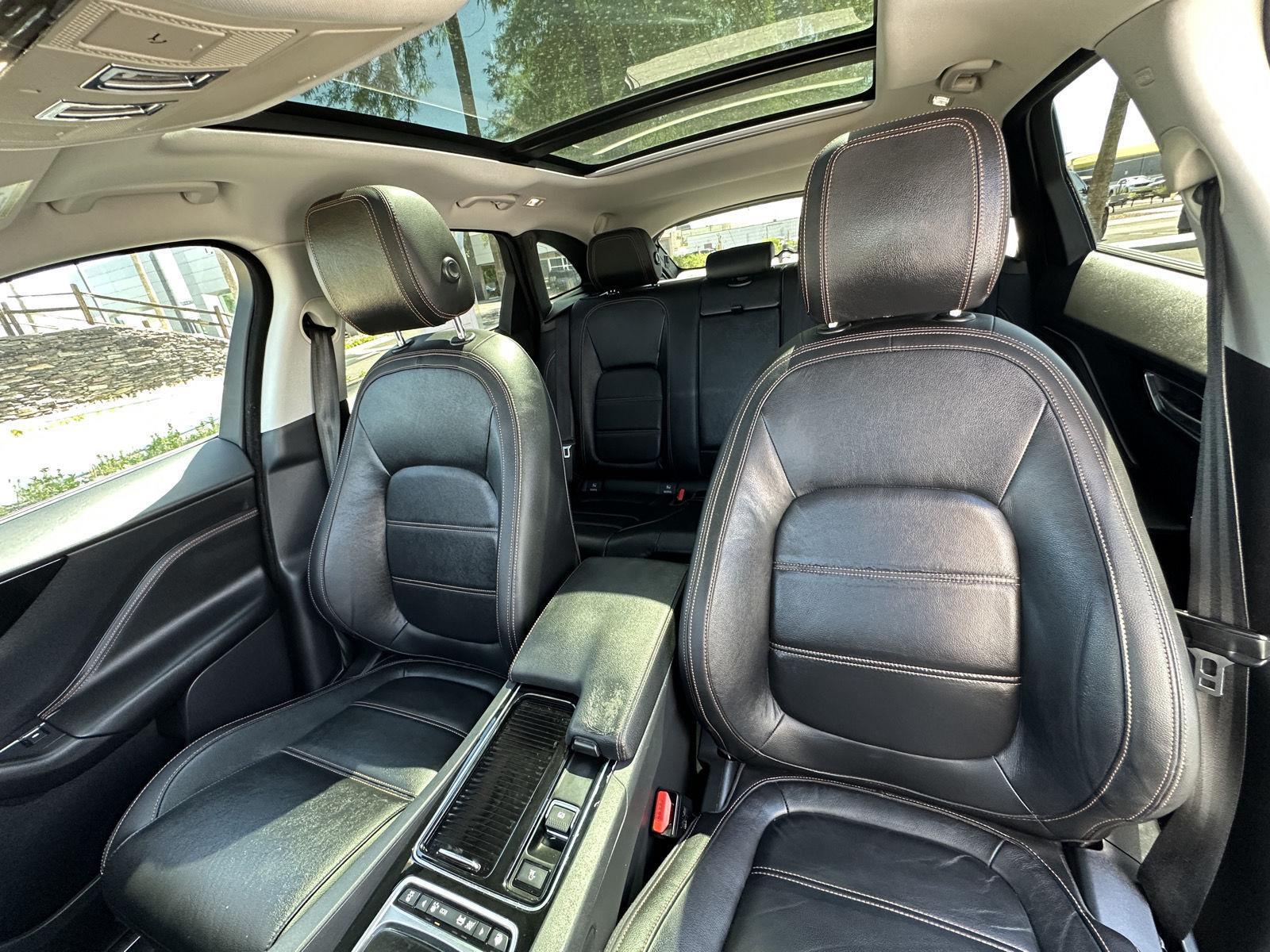 2018 Jaguar F-PACE Prestige photo 12