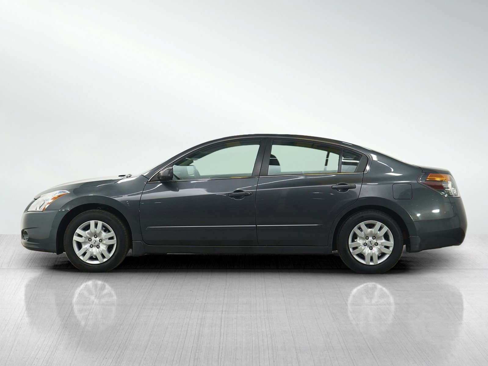 Used 2011 Nissan Altima S with VIN 1N4AL2AP2BC135992 for sale in Wayzata, Minnesota