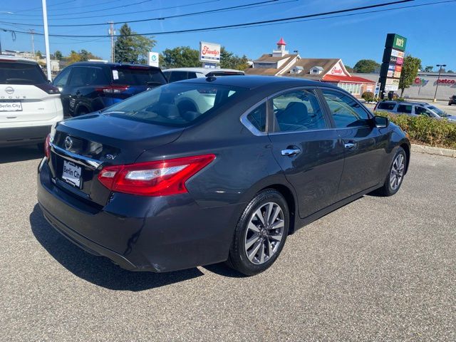 2017 Nissan Altima 2.5 SV photo 3