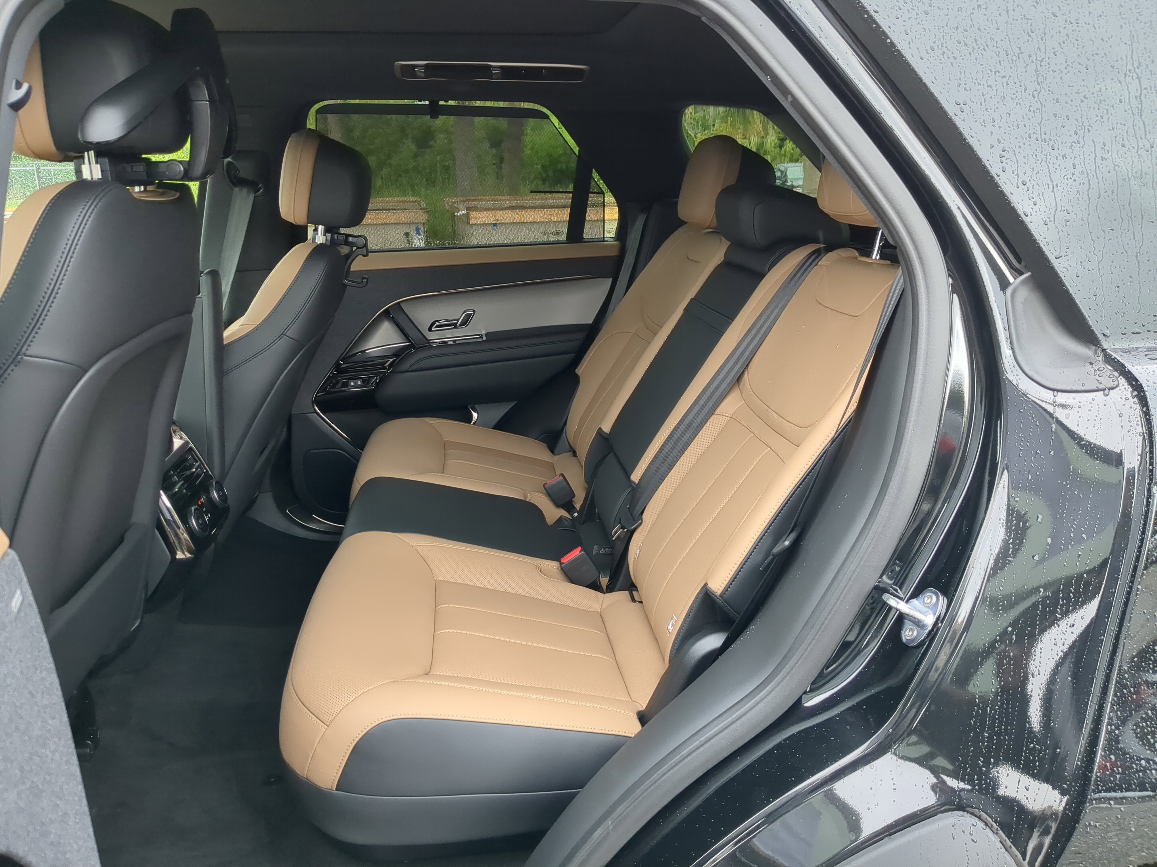 2025 Land Rover Range Rover Sport SE photo 4