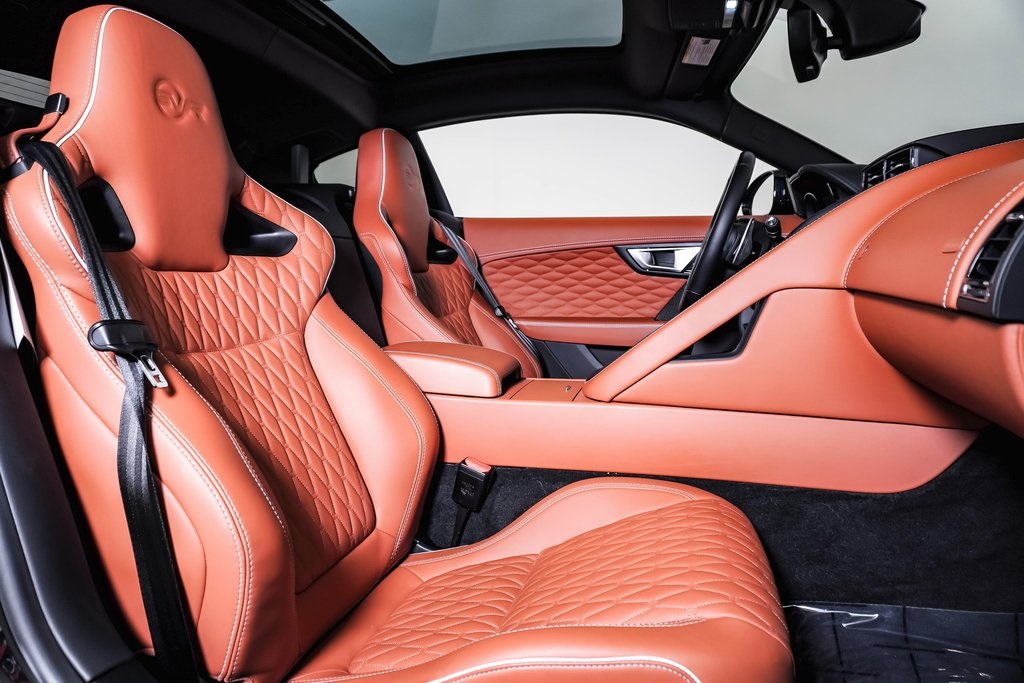 2017 Jaguar F-TYPE SVR photo 14