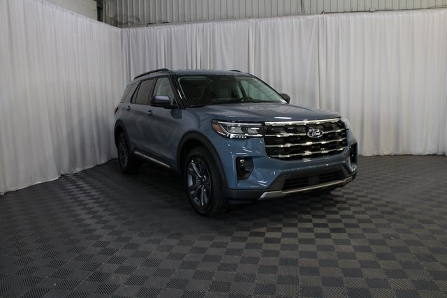 2025 Ford Explorer photo 28