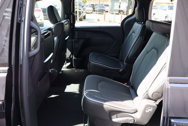 2026 Chrysler Pacifica Limited S Appearance photo 39