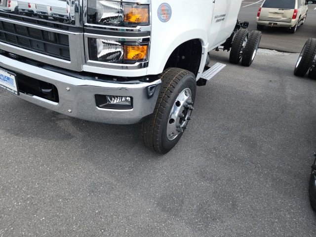 2024 Chevrolet Silverado 6500HD LT photo 4