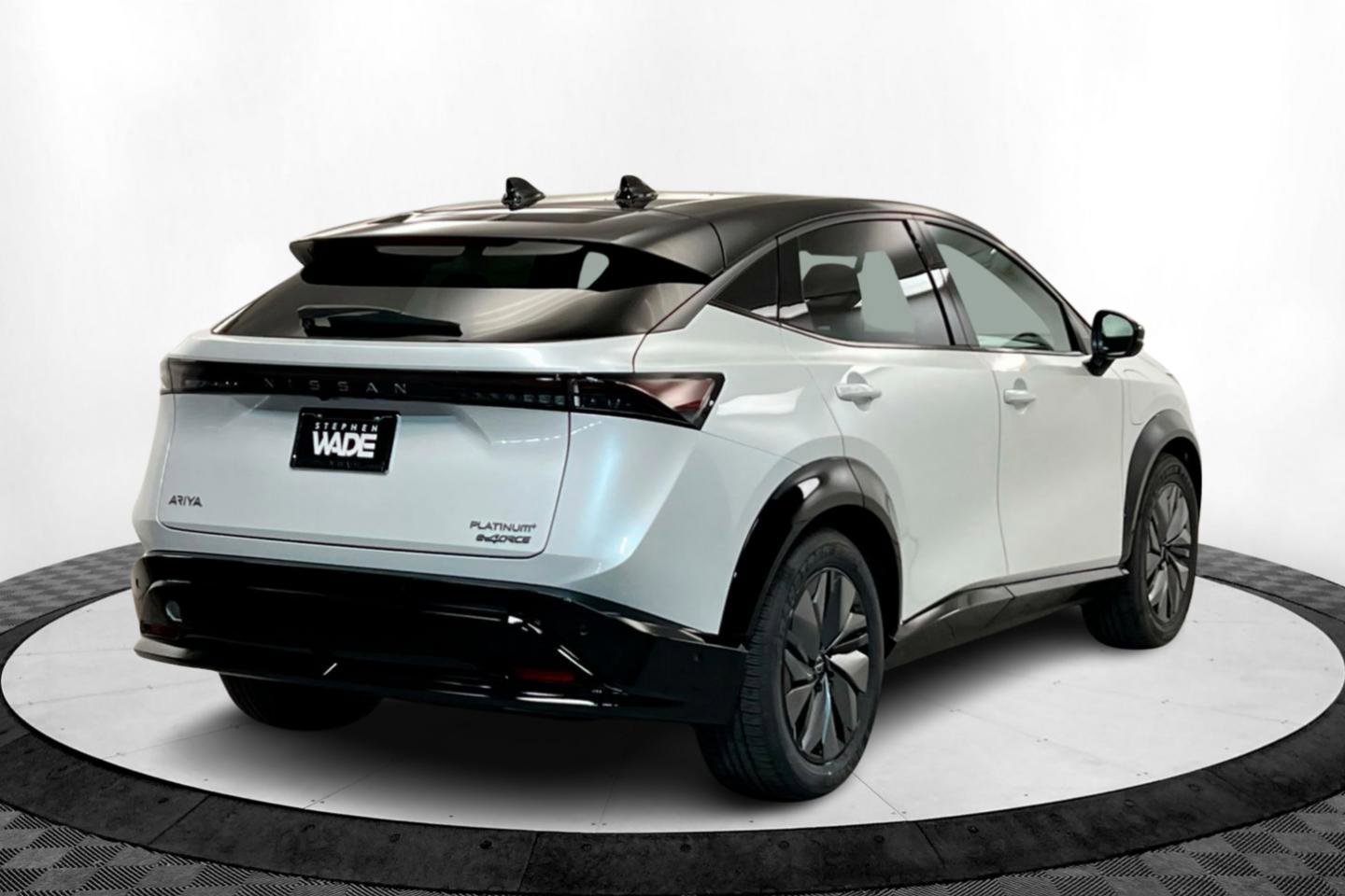 2025 Nissan ARIYA Platinum photo 5