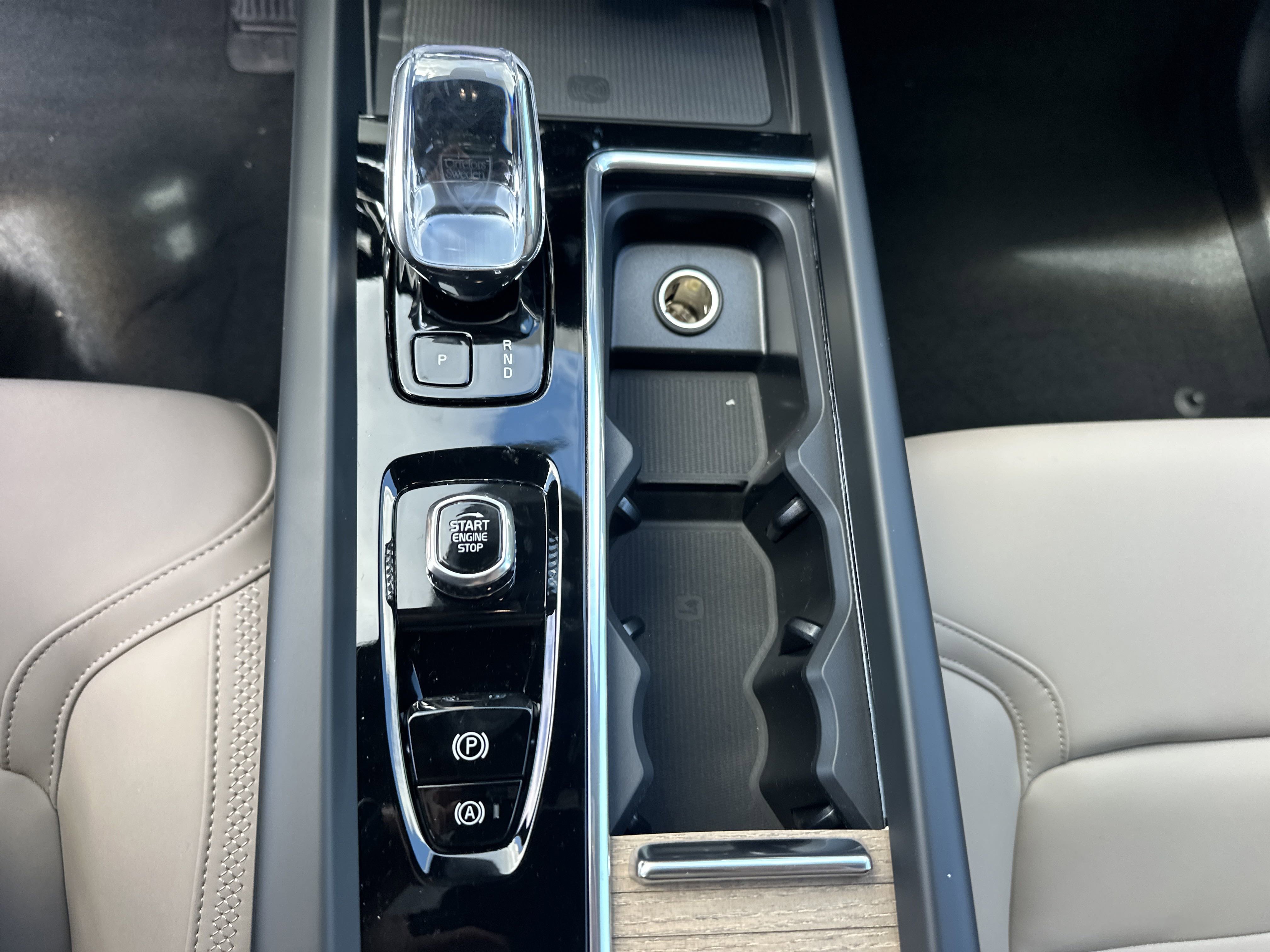 2026 Volvo XC60 B5 Plus photo 6