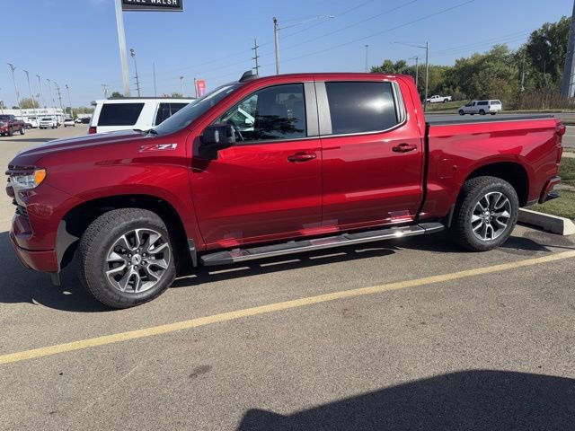 2024 Chevrolet Silverado 1500 RST photo 2