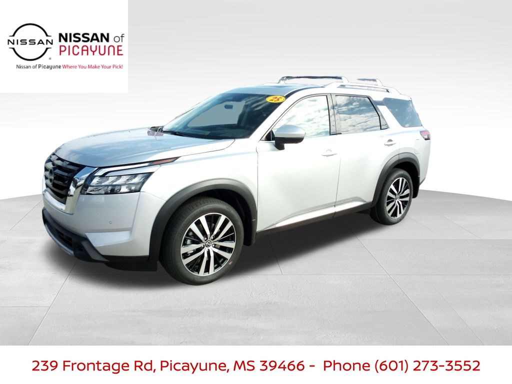 2025 Nissan Pathfinder Platinum's photo