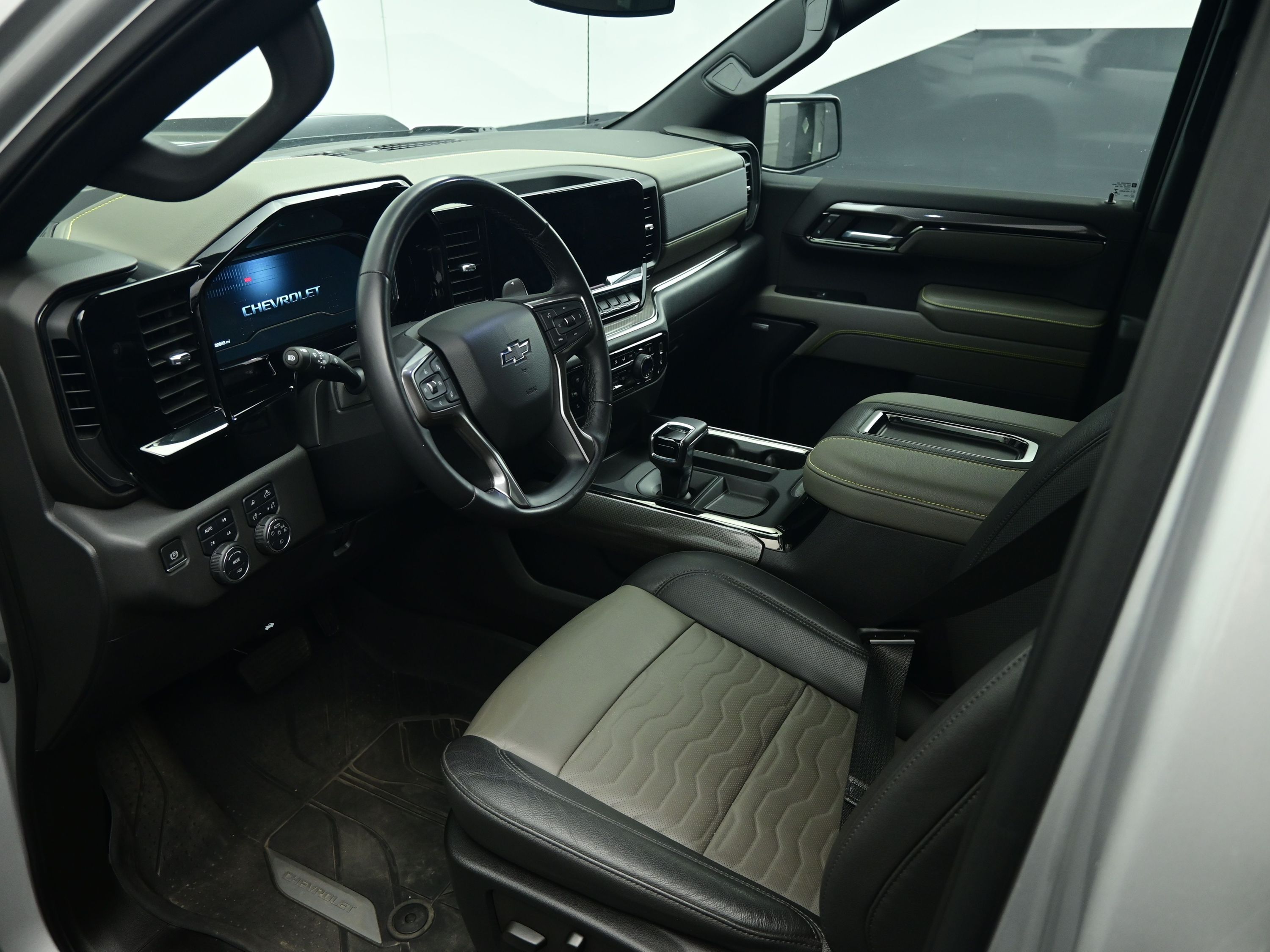 2022 Chevrolet Silverado 1500 ZR2 photo 2