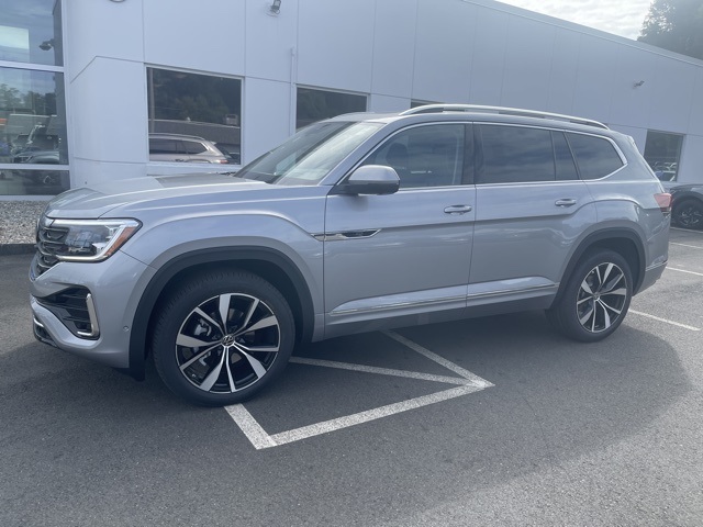 2026 Volkswagen Atlas SEL Premium R-Line photo 2