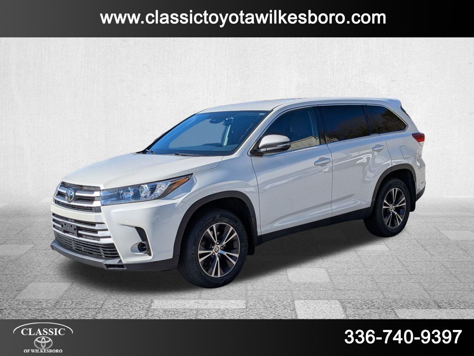 2019 Toyota Highlander LE's photo