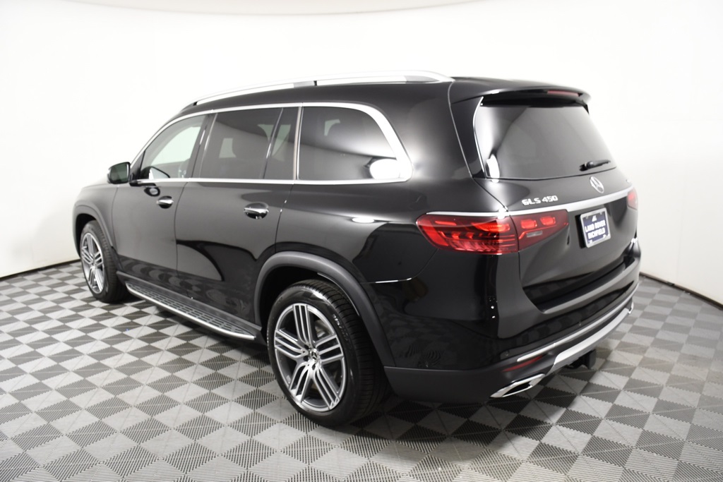 2025 Mercedes Benz GLS 450 4MATIC photo 3