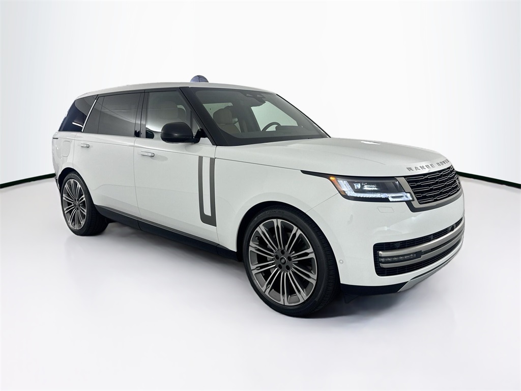 2025 Land Rover Range Rover SE photo 3