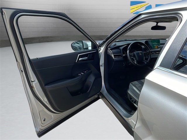 2024 Mitsubishi Outlander SE photo 37